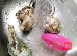 蒜蓉粉丝蒸生蚝的做法图解1