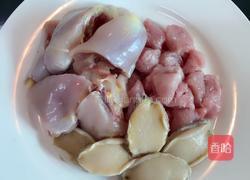 石斛洋参鲍鱼炖鸡汤的做法图解1