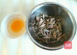 香酥炸小鱼的做法图解1