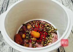 胎菊枸杞无花果炖瘦肉汤的做法图解5