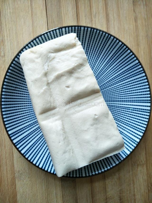 豆腐洗净切块