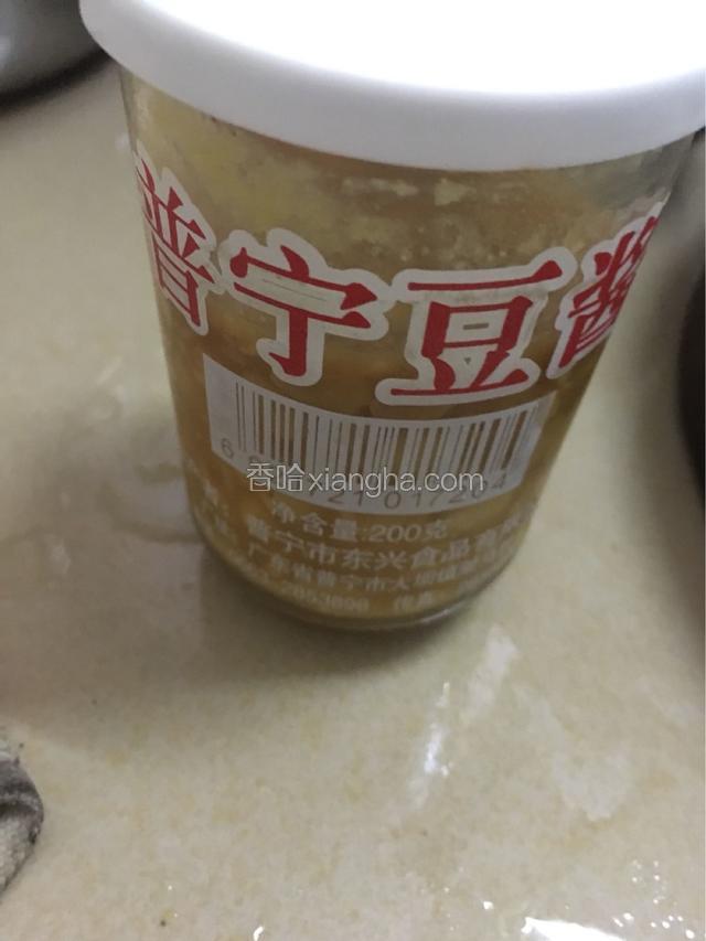 翻炒，加入普宁豆酱