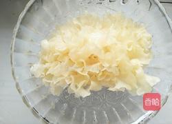 银耳红枣枸杞汤的做法图解2