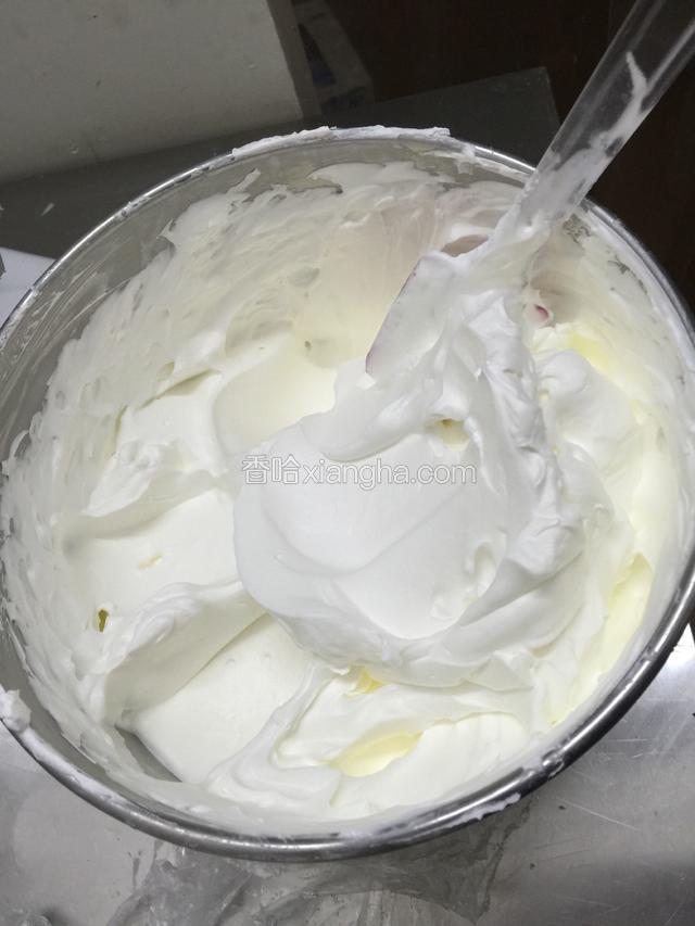 蛋清打好以后快速使用.