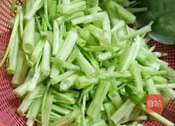 通菜梗炒酸笋的做法图解5