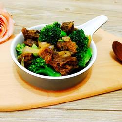 洋葱西兰花炒牛腩的做法[图]