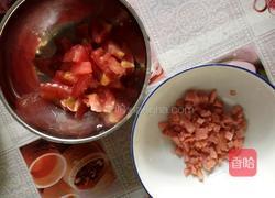 西红柿鸡蛋肠末瘩达汤的做法图解2