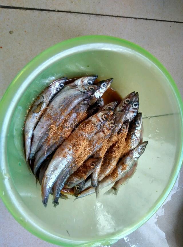 加入料酒 生抽，南德粉或者五香粉腌制一会