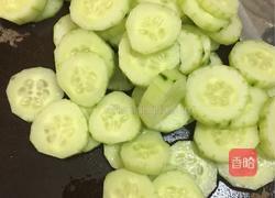 黄瓜炒鸡蛋的做法图解1