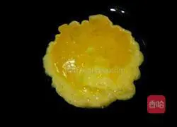 Illustration of how to make fried rice noodles with eggs 3