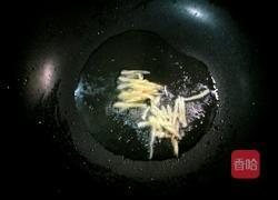 草菇炒肉的做法图解4