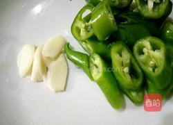 辣椒炒鲮鱼片的做法图解2