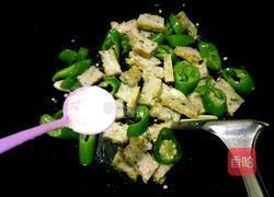 辣椒炒鲮鱼片的做法图解5