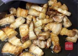 五花肉炖鲜竹笋的做法图解3