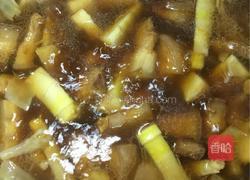 五花肉炖鲜竹笋的做法图解5