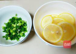 香葱柠檬秋刀鱼的做法图解2