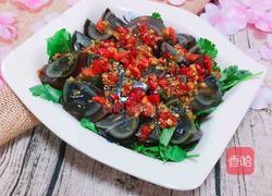 香菜拌皮蛋的做法图解1