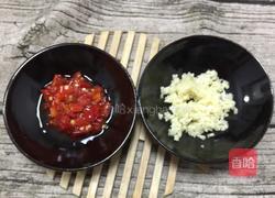 香菜拌皮蛋的做法图解2