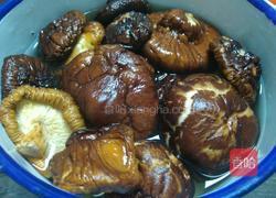 香菇咸蛋黄肉粽的做法图解5