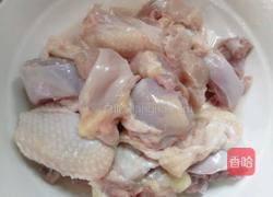 板栗煲鸡汤的做法图解2