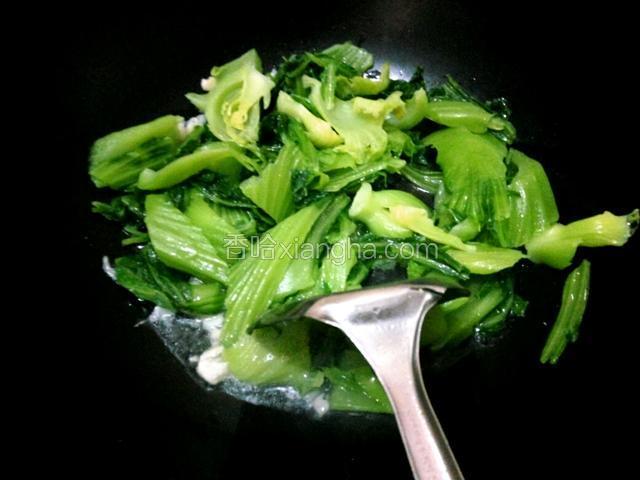 放芥菜、炒一分钟