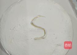 棒棒糖蛋糕裱花的做法图解2