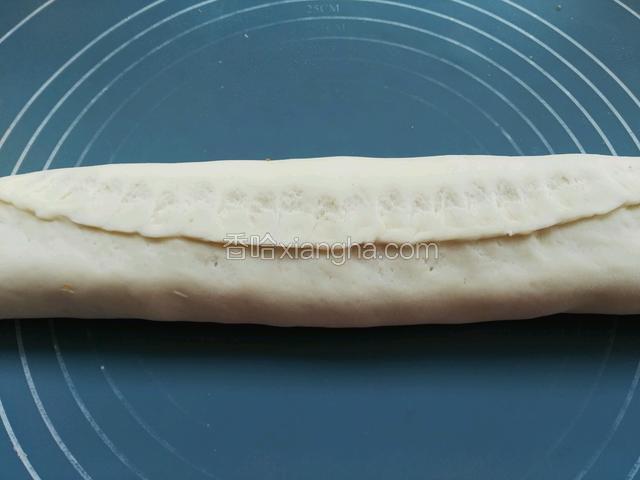 最后收口处捏紧