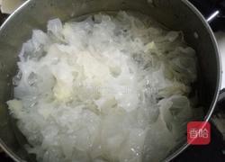 银耳莲子红枣羹的做法图解3