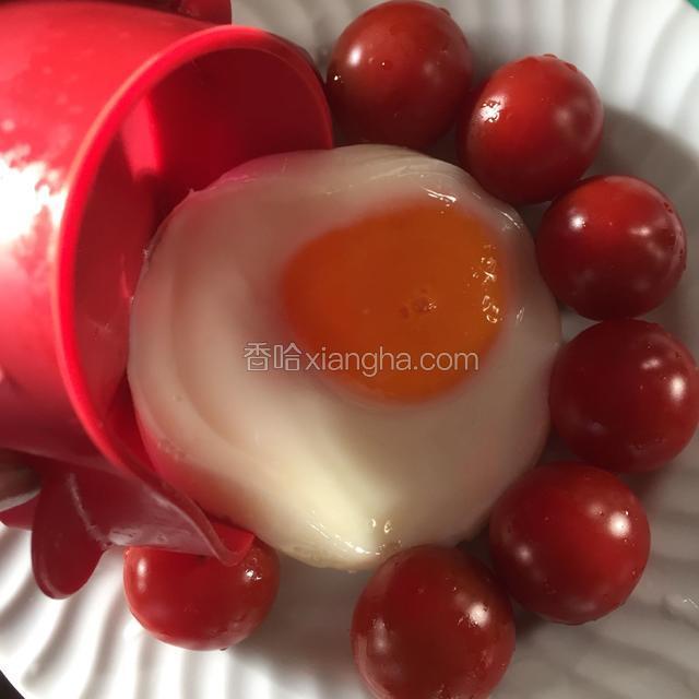 蛋白蛋黄定型八成熟装盘即可