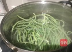 火鸡腿炒豇豆的做法图解2