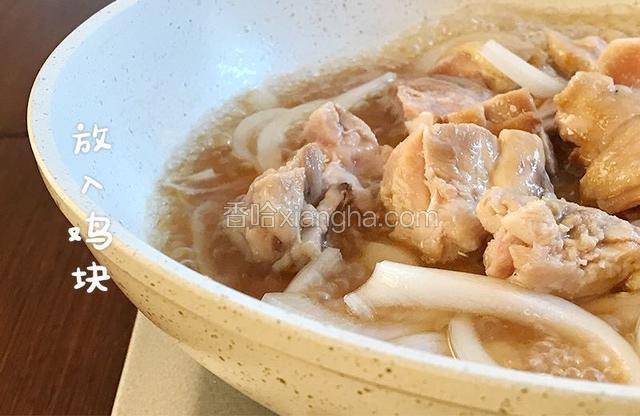 再放入煎好的鸡肉