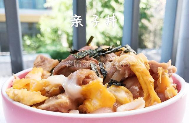 浇在热腾腾的饭上，撒点海苔，开动吧！