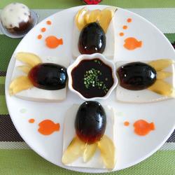 快乐的小金鱼---皮蛋豆腐的做法[图]