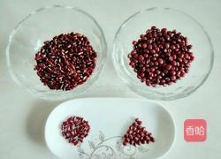 薏豆芡实莲子粥的做法图解3