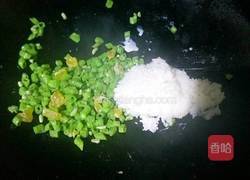 豆角咸鸭蛋炒饭的做法图解5