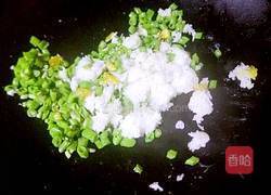 豆角咸鸭蛋炒饭的做法图解6