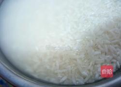 白鲫鱼粥的做法图解1