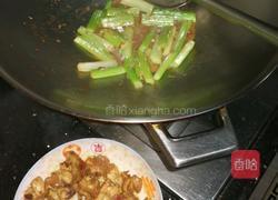 鸡翅炒西芹的做法图解4