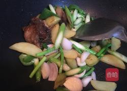 牛蹄筋热炒什锦蔬菜的做法图解3