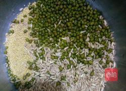 小米绿豆粥的做法图解1