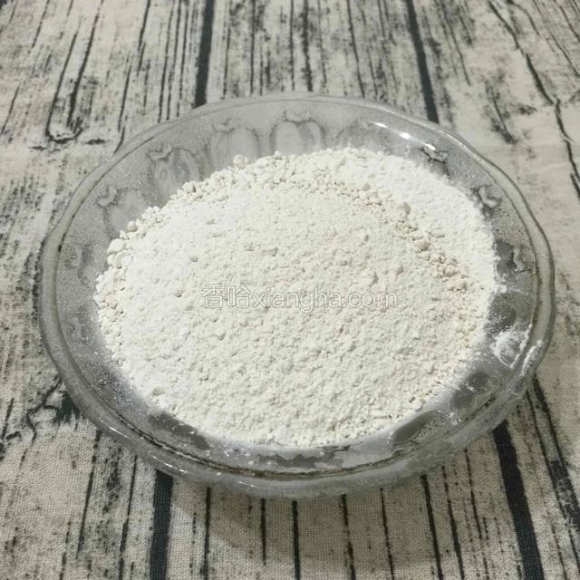 农家地瓜粉……这个版本是用地瓜粉
家里没有木薯粉，物尽其用，地瓜粉代替。也是可以的
PS：用木薯粉，芋圆会更加Q弹和透明感。