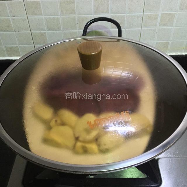把紫薯，南瓜等切块放锅里蒸熟，
大约25分钟