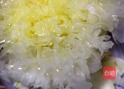枇杷银耳百合羹的做法图解1