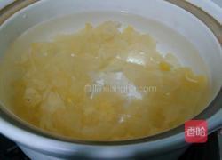 冰糖银耳炖木瓜的做法图解2