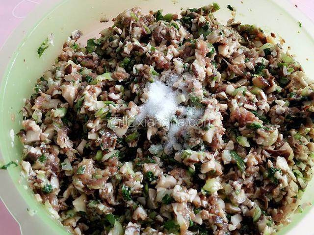 盐适量，搅拌均匀！