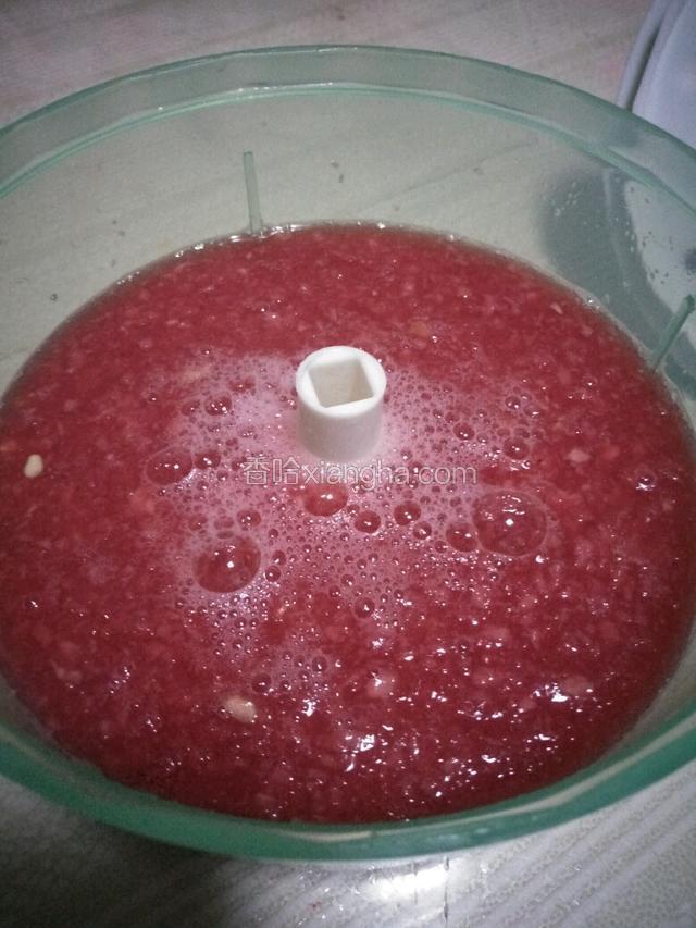 摇成汁,倒入容器中