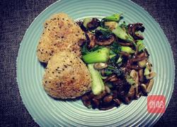 香煎饭团配口蘑油菜的做法图解5