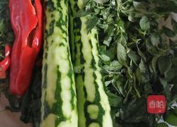 凉拌黄瓜荆芥的做法图解1