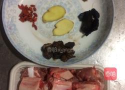 生地排骨汤的做法图解1