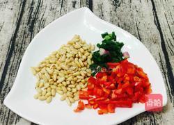 海苔粉松子仁鳗鱼炒饭的做法图解1